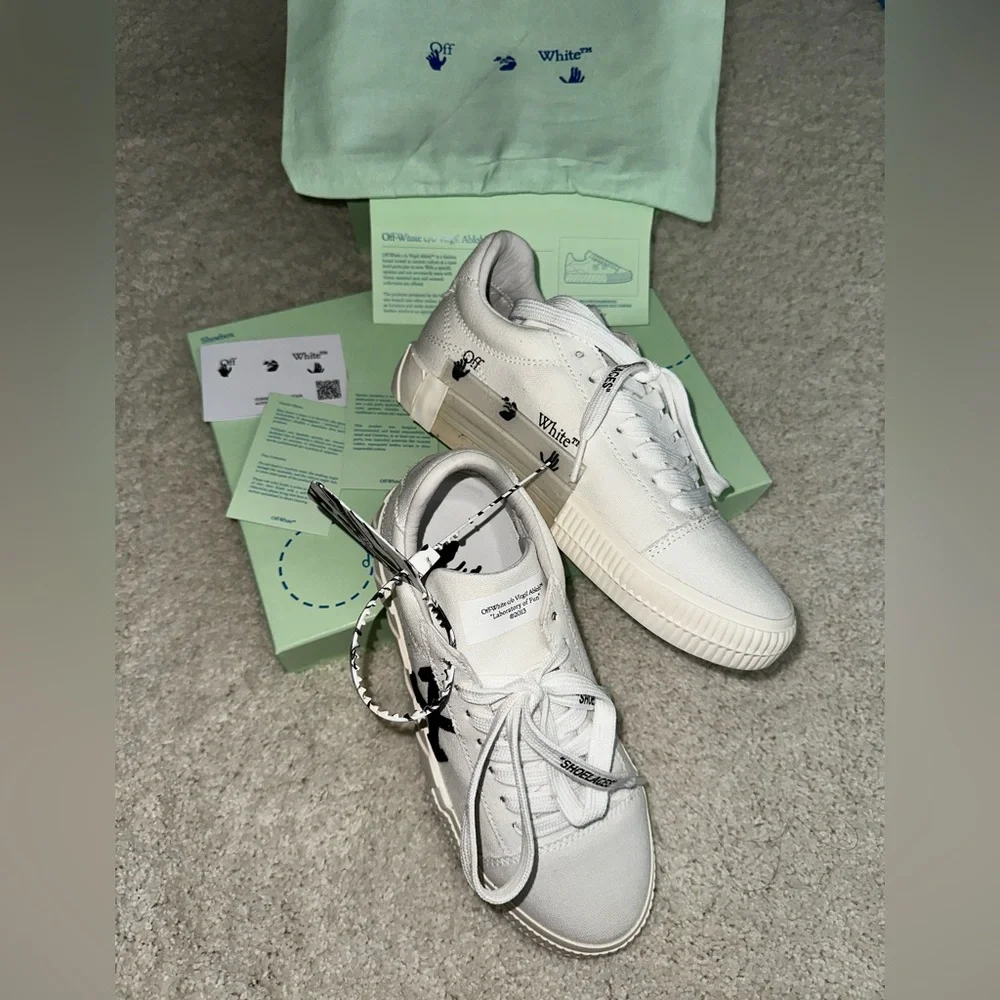 OFF WHITE - Picture 1 of 8